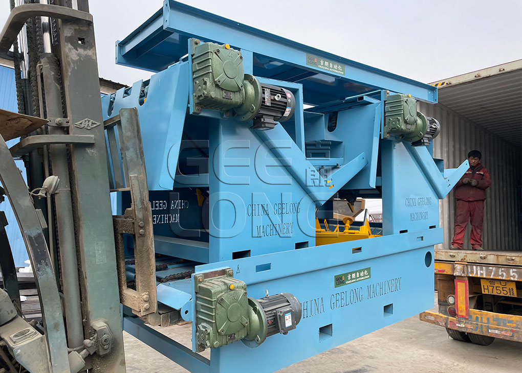 China GEELONG exportou 6 conjuntos de linha de máquina de descascamento de folheado de 4 pés