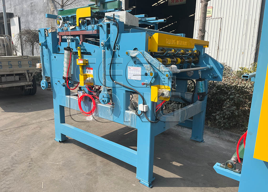 China LINYI GEELONG exported 4ft L core veneer finger jointing machine