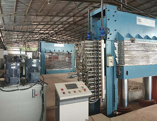 Fábrica completa de máquinas de contraplacado estabelecida na Costa do Marfim