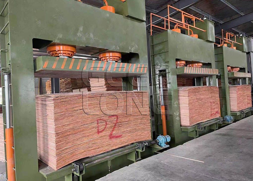 Linha de produção de prensagem a quente de madeira compensada de altas camadas