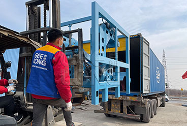 China GEELONG exportou 6 conjuntos de linha de máquina de descascamento de folheado de 4 pés