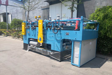 GEELONG exportou máquina de espalhador de cola pneumática de 8 pés e máquina de junção de dedo de folheado tipo L