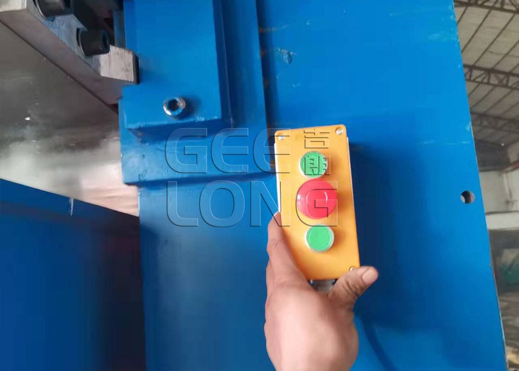 China GEELONG 500T 10 camadas máquina de prensagem a quente de madeira compensada