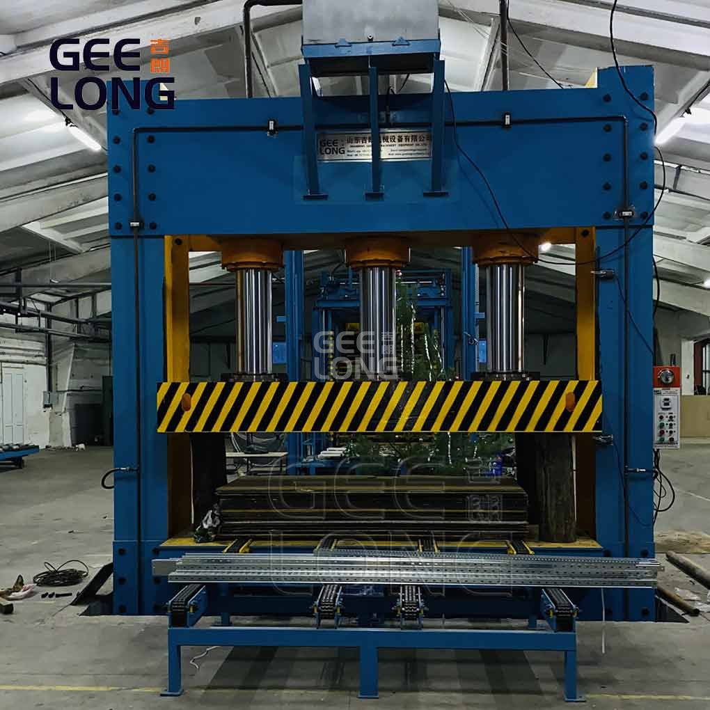 Fábrica de máquinas de prensagem a frio de madeira compensada da China