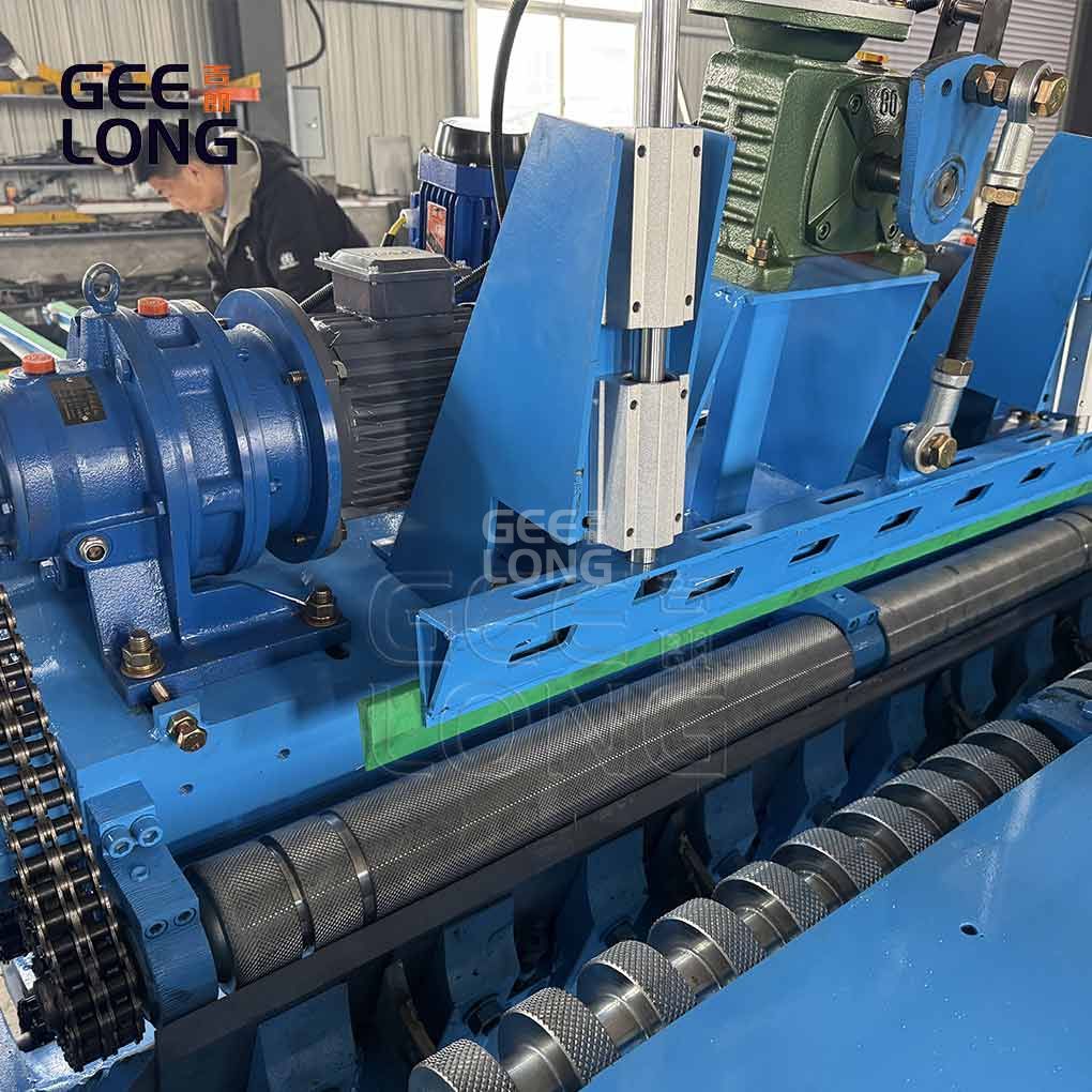 Linha de descascamento da lâmina de madeira de pequeno porte GEELONG Linha de descascamento da lâmina de madeira de pequeno porte GEELONG